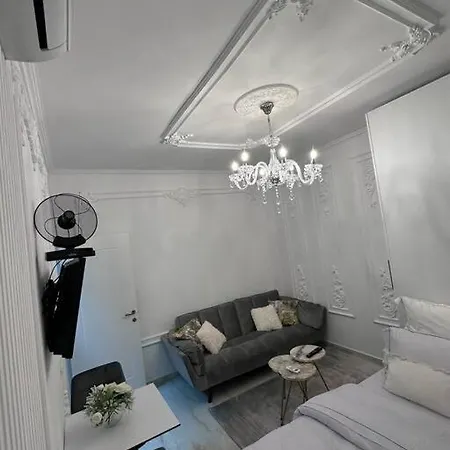 The Artist's Loft Near Center Appartement Tirana