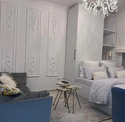 The Artist's Loft Near Center アパート ティラナ