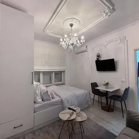 The Artist's Loft Near Center Апартаменты