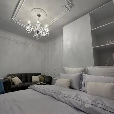 The Artist's Loft Near Center Apartament *