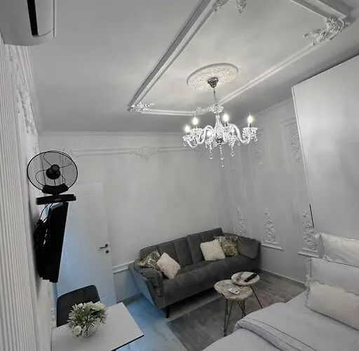 The Artist's Loft Near Center Lägenhet Tirana